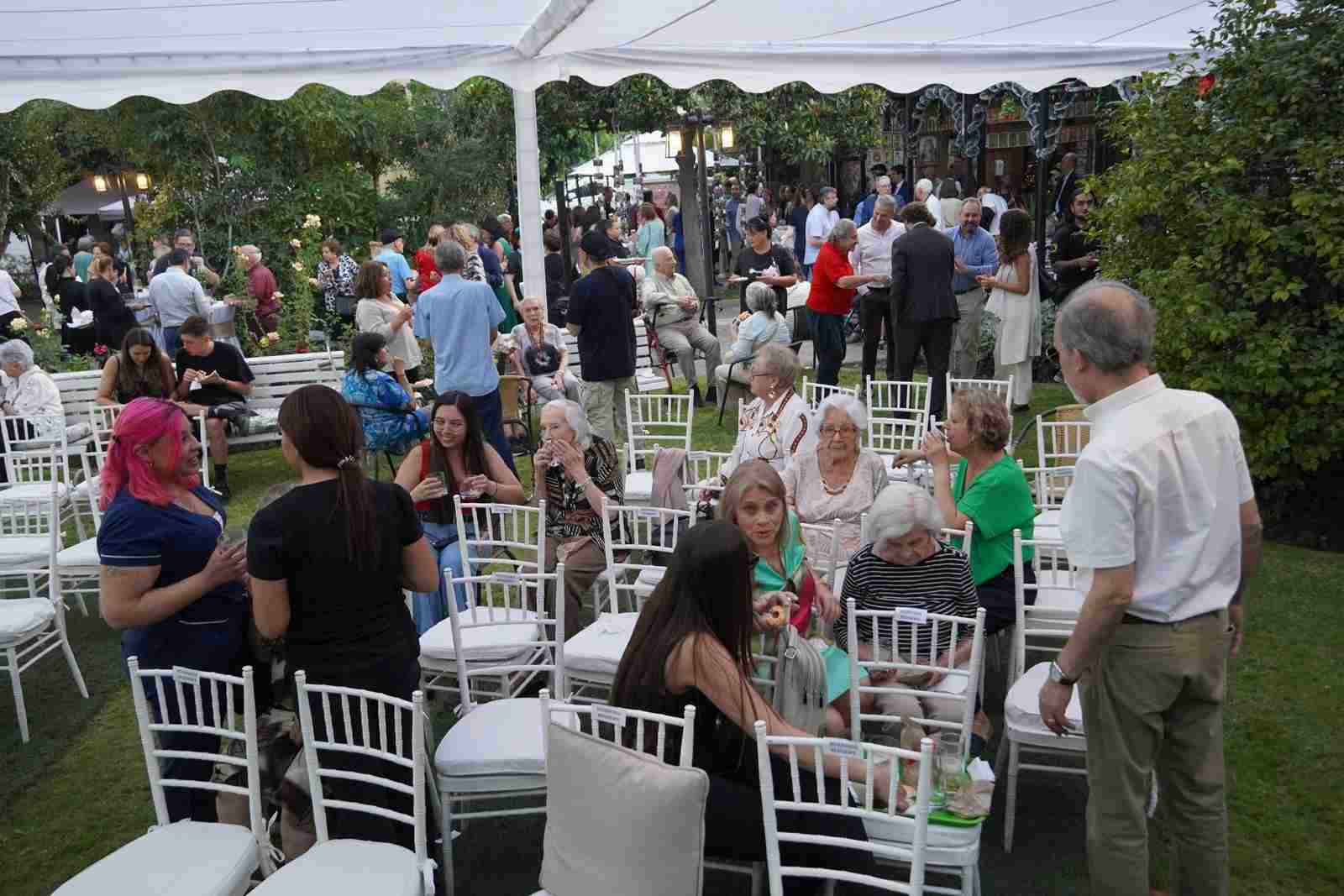 88F806D9 82C7 4F28 84BE 3C85F7FCD692